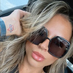 Meet your Posher, Karla